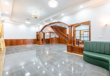 5 Bedroom Commercial Villa For Rent - Tonle Bassac, Phnom Penh thumbnail
