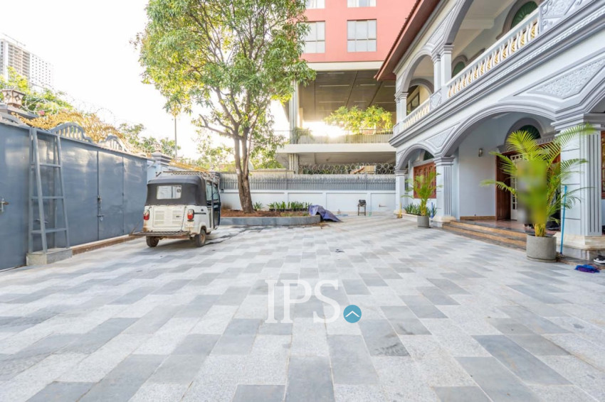 5 Bedroom Commercial Villa For Rent - Tonle Bassac, Phnom Penh
