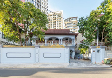5 Bedroom Commercial Villa For Rent - Tonle Bassac, Phnom Penh thumbnail