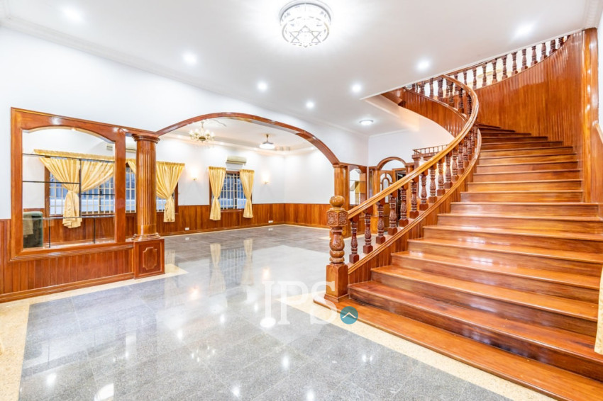 5 Bedroom Commercial Villa For Rent - Tonle Bassac, Phnom Penh