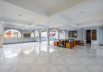 5 Bedroom Commercial Villa For Rent - Tonle Bassac, Phnom Penh thumbnail