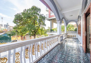 5 Bedroom Commercial Villa For Rent - Tonle Bassac, Phnom Penh thumbnail