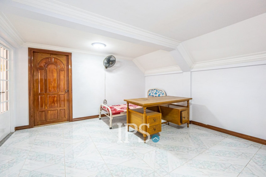 5 Bedroom Commercial Villa For Rent - Tonle Bassac, Phnom Penh