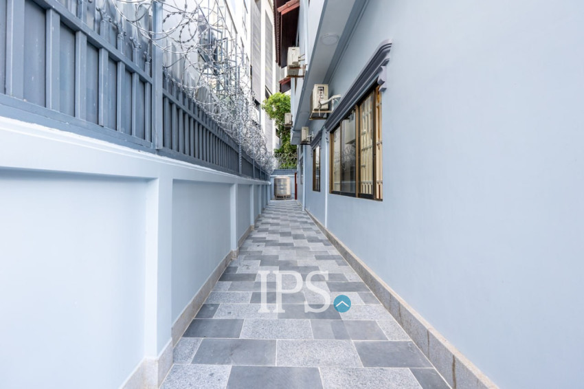 5 Bedroom Commercial Villa For Rent - Tonle Bassac, Phnom Penh