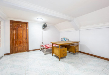 5 Bedroom Commercial Villa For Rent - Tonle Bassac, Phnom Penh thumbnail