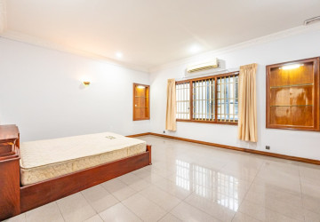 5 Bedroom Commercial Villa For Rent - Tonle Bassac, Phnom Penh thumbnail