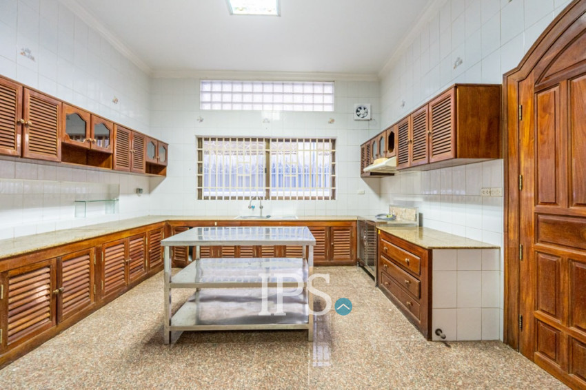 5 Bedroom Commercial Villa For Rent - Tonle Bassac, Phnom Penh