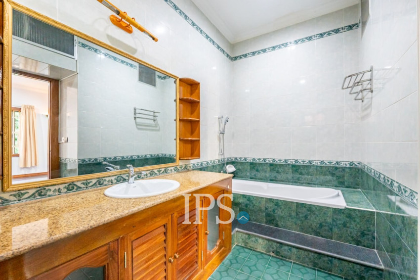 5 Bedroom Commercial Villa For Rent - Tonle Bassac, Phnom Penh