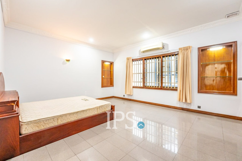 5 Bedroom Commercial Villa For Rent - Tonle Bassac, Phnom Penh