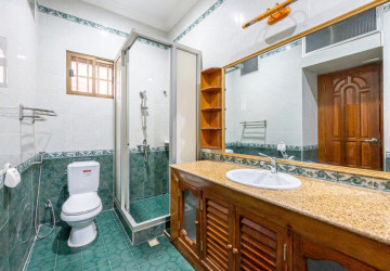 5 Bedroom Commercial Villa For Rent - Tonle Bassac, Phnom Penh thumbnail