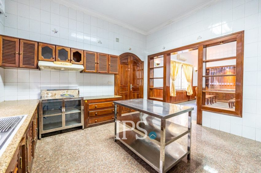 5 Bedroom Commercial Villa For Rent - Tonle Bassac, Phnom Penh