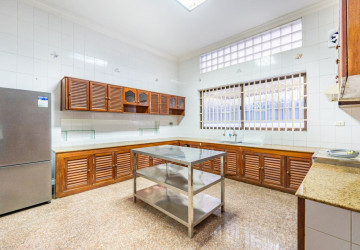 5 Bedroom Commercial Villa For Rent - Tonle Bassac, Phnom Penh thumbnail