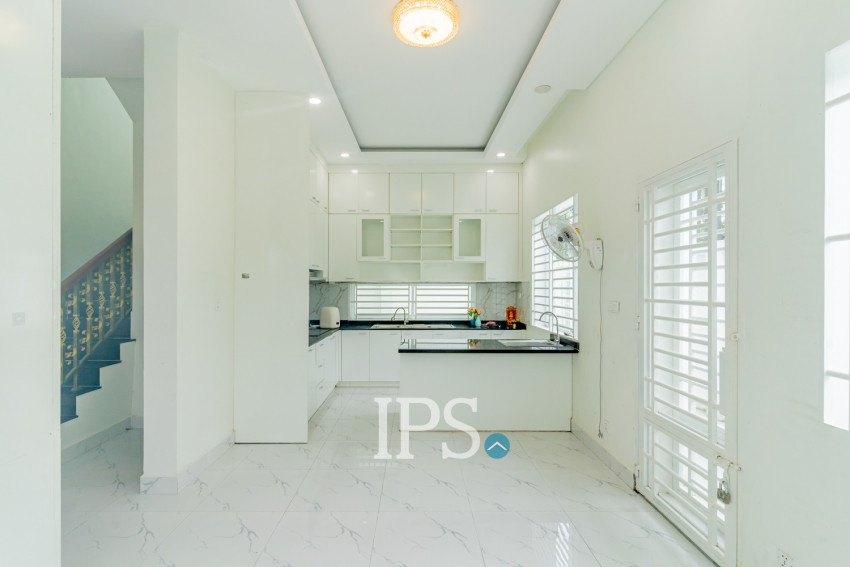3 Bedroom Villa For Sale - Prek Eng, Phnom Penh