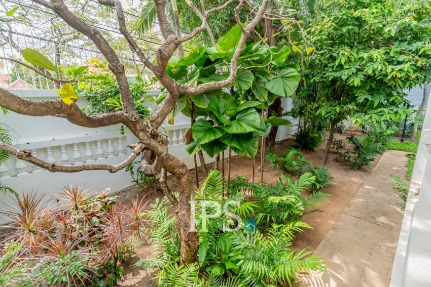 3 Bedroom Villa For Sale - Chakto Mukh, Phnom Penh