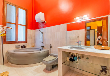 3 Bedroom Villa For Sale - Chakto Mukh, Phnom Penh thumbnail