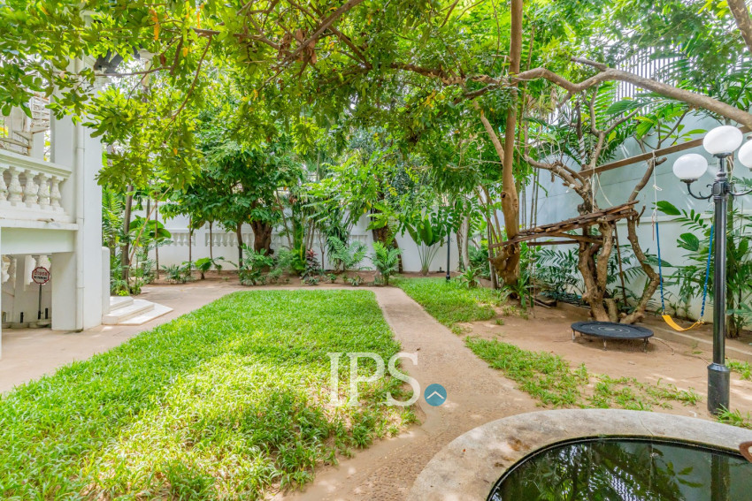 3 Bedroom Villa For Sale - Chakto Mukh, Phnom Penh