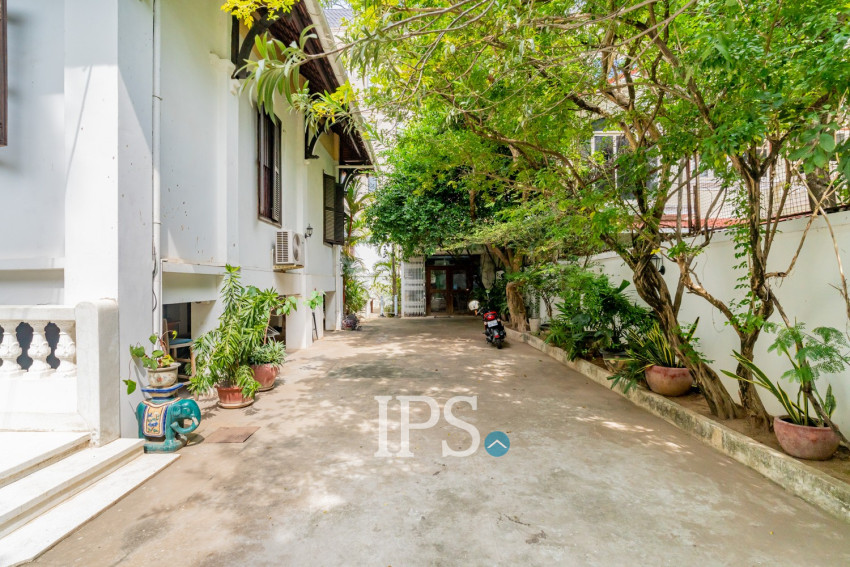 3 Bedroom Villa For Sale - Chakto Mukh, Phnom Penh