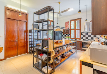 3 Bedroom Villa For Sale - Chakto Mukh, Phnom Penh thumbnail