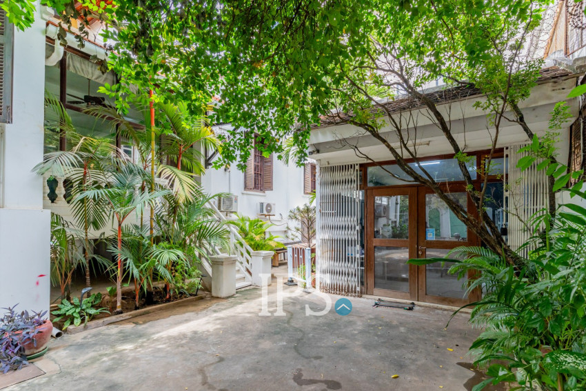 3 Bedroom Villa For Sale - Chakto Mukh, Phnom Penh