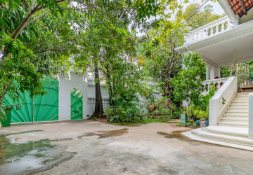 3 Bedroom Villa For Sale - Chakto Mukh, Phnom Penh thumbnail
