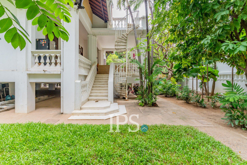 3 Bedroom Villa For Sale - Chakto Mukh, Phnom Penh