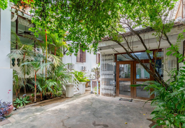 3 Bedroom Villa For Sale - Chakto Mukh, Phnom Penh thumbnail