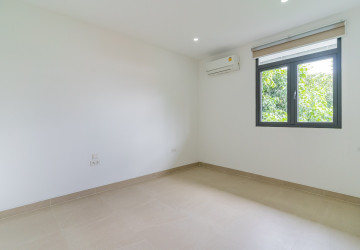 Luxury 4 Bedroom Link House For Rent - Veal Sbov, Phnom Penh thumbnail