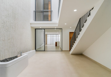 Luxury 4 Bedroom Link House For Rent - Veal Sbov, Phnom Penh thumbnail