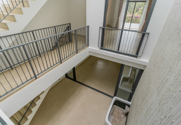 Luxury 4 Bedroom Link House For Rent - Veal Sbov, Phnom Penh thumbnail
