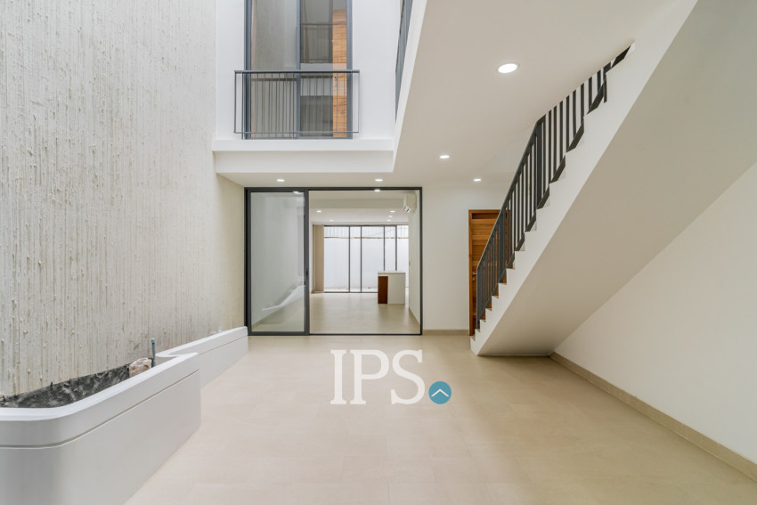 Luxury 4 Bedroom Link House For Rent - Veal Sbov, Phnom Penh
