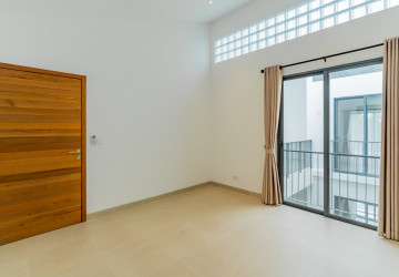 Luxury 4 Bedroom Link House For Rent - Veal Sbov, Phnom Penh thumbnail
