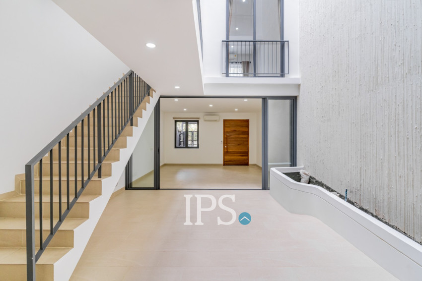 Luxury 4 Bedroom Link House For Rent - Veal Sbov, Phnom Penh