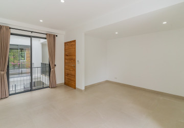 Luxury 4 Bedroom Link House For Rent - Veal Sbov, Phnom Penh thumbnail