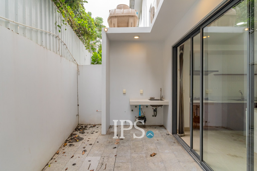 Luxury 4 Bedroom Link House For Rent - Veal Sbov, Phnom Penh