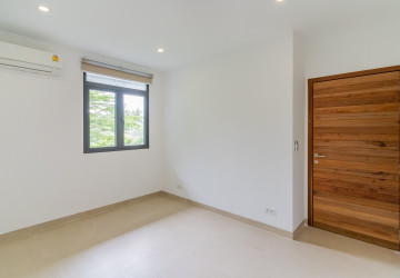 Luxury 4 Bedroom Link House For Rent - Veal Sbov, Phnom Penh thumbnail