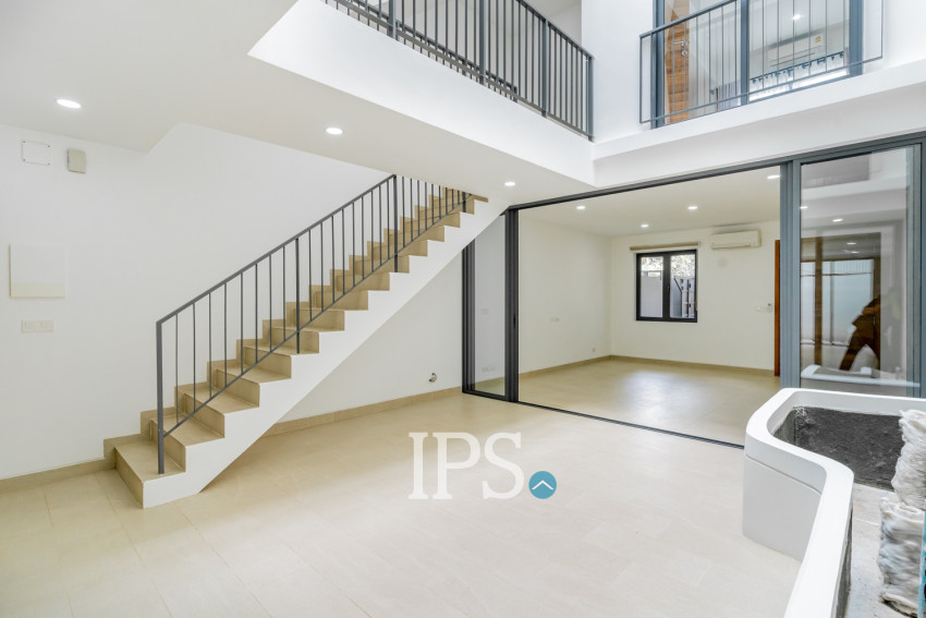 Luxury 4 Bedroom Link House For Rent - Veal Sbov, Phnom Penh