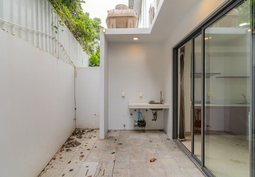 Luxury 4 Bedroom Link House For Rent - Veal Sbov, Phnom Penh thumbnail