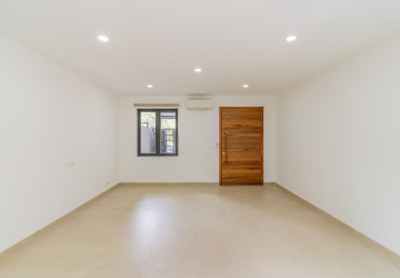 Luxury 4 Bedroom Link House For Rent - Veal Sbov, Phnom Penh thumbnail