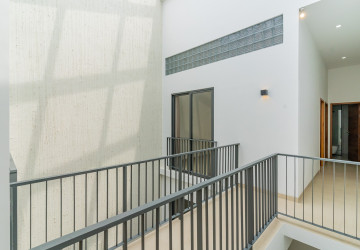 Luxury 4 Bedroom Link House For Rent - Veal Sbov, Phnom Penh thumbnail