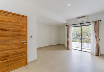 Luxury 4 Bedroom Link House For Rent - Veal Sbov, Phnom Penh thumbnail