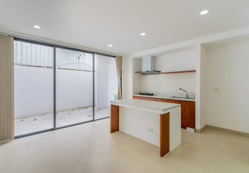 Luxury 4 Bedroom Link House For Rent - Veal Sbov, Phnom Penh thumbnail