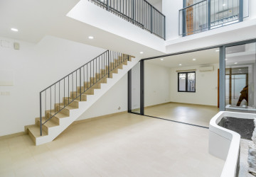 Luxury 4 Bedroom Link House For Rent - Veal Sbov, Phnom Penh thumbnail