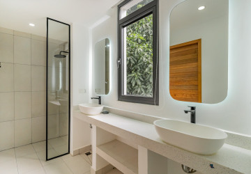 Luxury 4 Bedroom Link House For Rent - Veal Sbov, Phnom Penh thumbnail