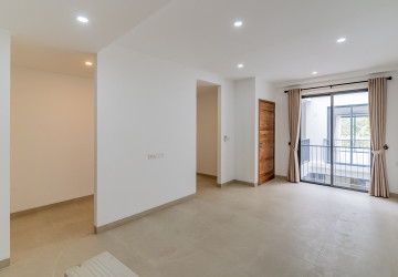 Luxury 4 Bedroom Link House For Rent - Veal Sbov, Phnom Penh thumbnail