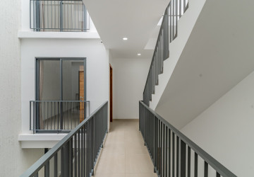 Luxury 4 Bedroom Link House For Rent - Veal Sbov, Phnom Penh thumbnail