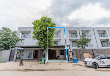 Luxury 4 Bedroom Link House For Rent - Veal Sbov, Phnom Penh thumbnail