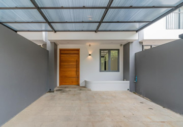 Luxury 4 Bedroom Link House For Rent - Veal Sbov, Phnom Penh thumbnail