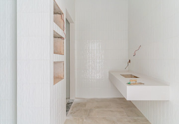 10 Bedroom Luxury Villa  For Sale - Koh Kra Bei, Phnom Penh thumbnail