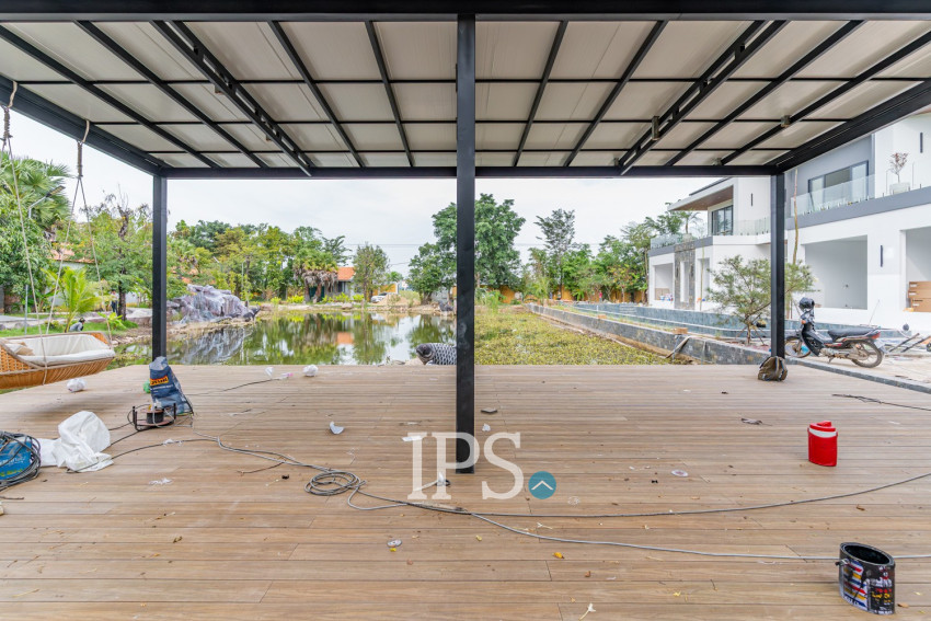10 Bedroom Luxury Villa  For Sale - Koh Kra Bei, Phnom Penh