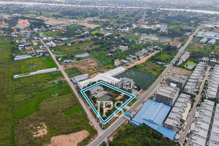 10 Bedroom Luxury Villa  For Sale - Koh Kra Bei, Phnom Penh